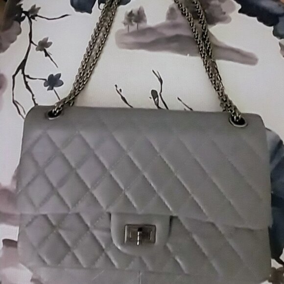 Source Unknown Quilted Gray Handbag Double flap Bag silver chain - Picture 2 of 6